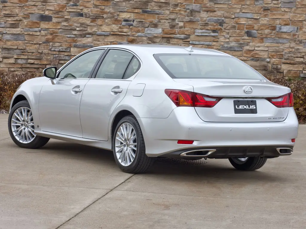 Lexus GS 350 2009-2015: вид сзади. Lexus GS 350 2009-2015 — вид сзади