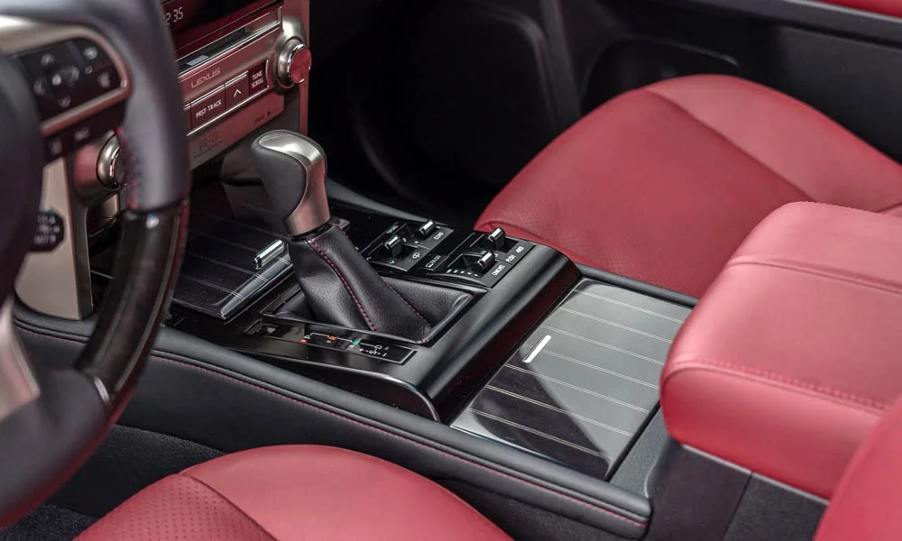 Фото Lexus GX 460 — селектор коробки передач. Управление коробкой: компактный селектор освобождает место на тоннеле Lexus GX 460 — селектор коробки передач
