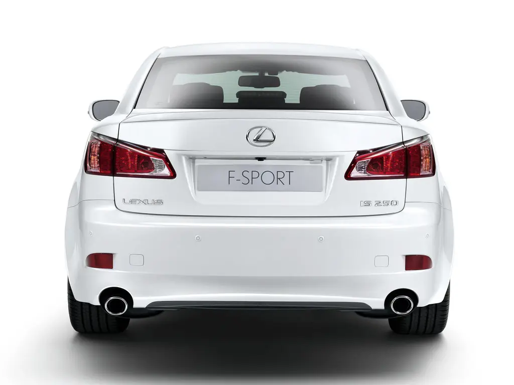 Lexus IS 250 2010-2013: вид сзади. Lexus IS 250 2010-2013 — вид сзади