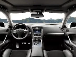 Lexus IS 250 2010-2013: салон. Lexus IS 250 2010-2013 — салон