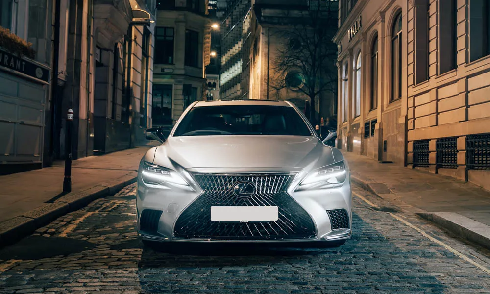 Фото Lexus LS 350 — вид спереди, фото 6. Оптика, решётка и бампер — первое впечатление о модели Lexus LS 350 — вид спереди, фото 6