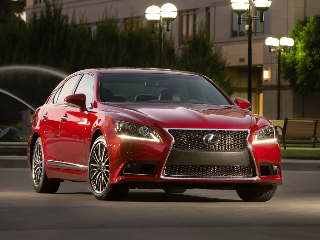 Lexus LS 460 2009-2013: вид спереди. Lexus LS 460 2009-2013 — вид спереди