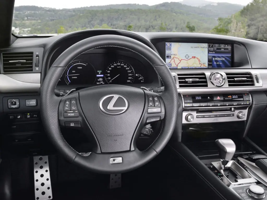 Lexus LS 600h 2009-2012: руль и приборы. Lexus LS 600h 2009-2012 — руль и приборы