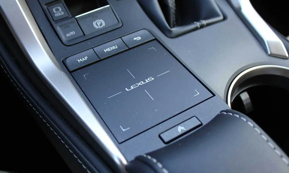 Фото Lexus NX 200 — интерьер. Общий план салона: архитектура панели, консоль и кресла Lexus NX 200 — интерьер