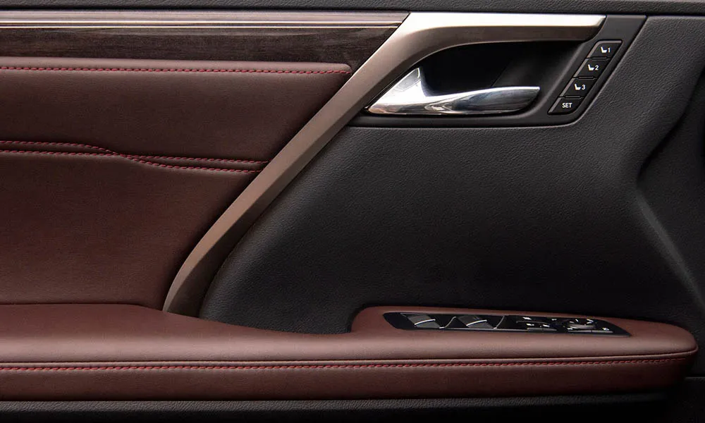 Фото Lexus RX 350L — дверная карта. Подлокотник, динамик и блок стеклоподъёмников Lexus RX 350L — дверная карта
