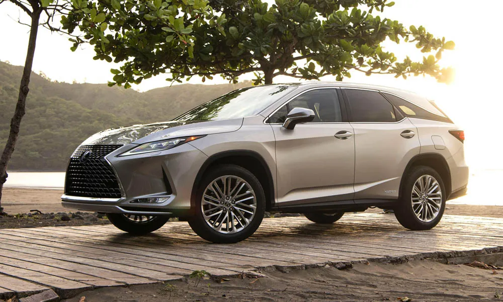 Фото Lexus RX 350L — вид спереди, фото 10. Оптика, решётка и бампер — первое впечатление о модели Lexus RX 350L — вид спереди, фото 10