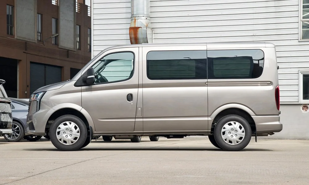 Maxus V80 (2024) — вид сбоку