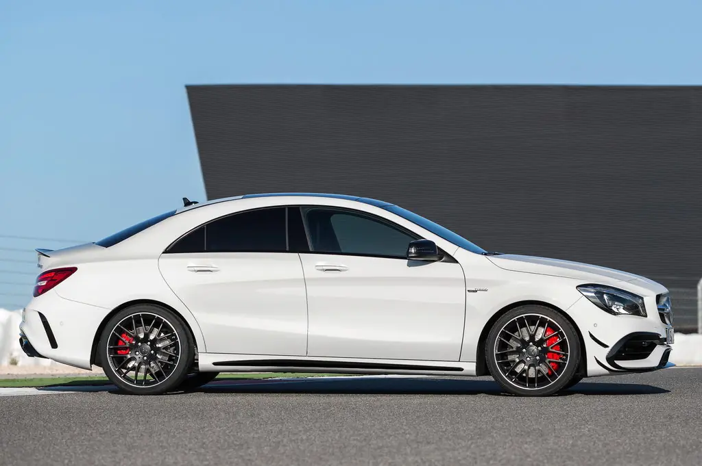 Mercedes-Benz CLA 2016-2023 — вид сбоку