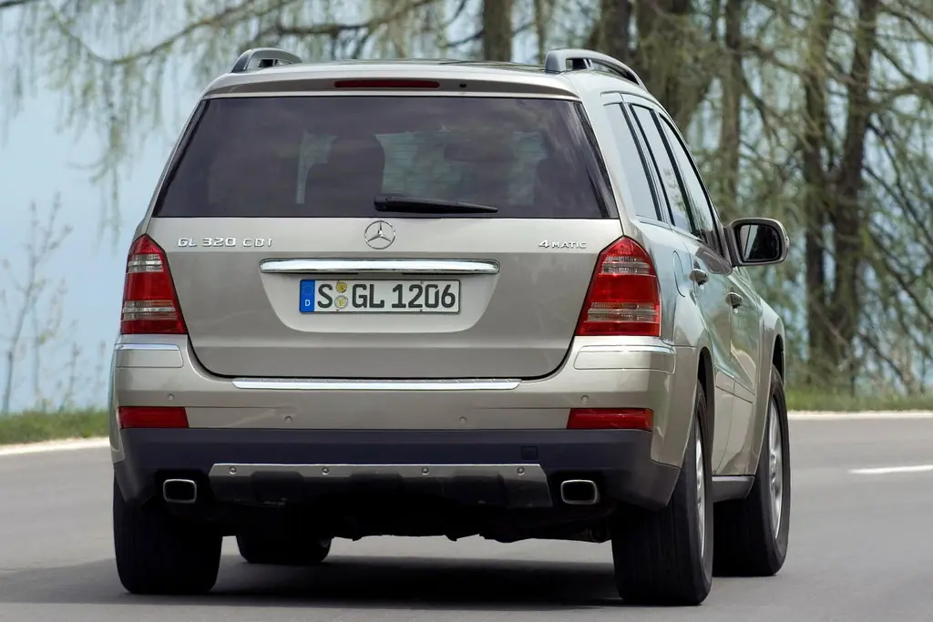 Mercedes-Benz GL 2006-2013 — вид сзади