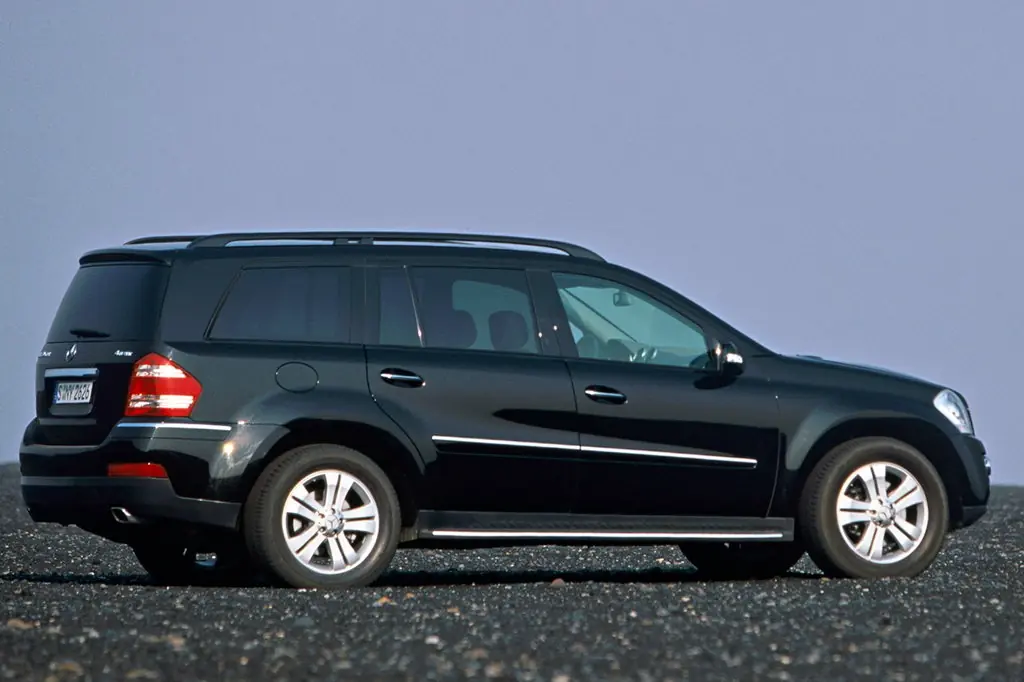 Mercedes-Benz GL 2006-2013 — вид сбоку