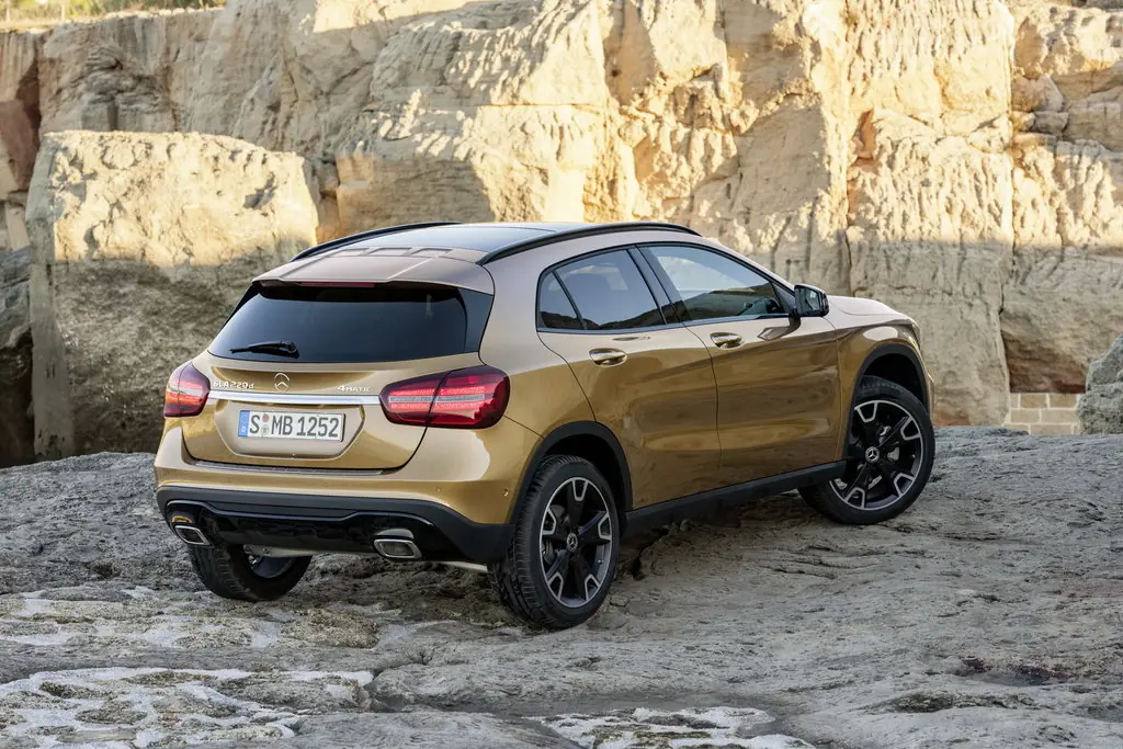 Mercedes-Benz GLA 2017-2023 — вид сзади