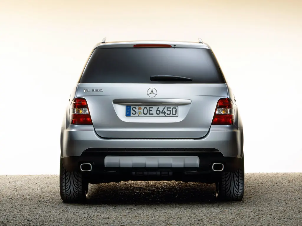 Mercedes-Benz M-Class 2005-2011 — вид сзади