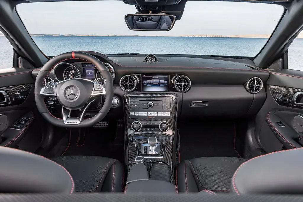 Mercedes-Benz SLC 2016-2019: салон. Mercedes-Benz SLC 2016-2019 — салон