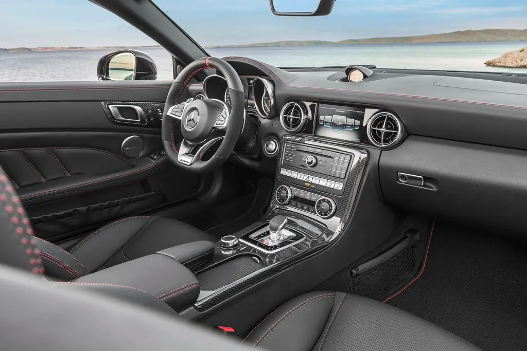 Mercedes-Benz SLC 2016-2019: салон. Mercedes-Benz SLC 2016-2019 — салон