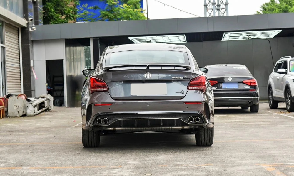 Фото MG 5 Scorpio (2024) — вид сзади, фото 5. Графика фонарей, бампер и оформление пятой двери. Насадки выхлопа или их имитация внизу бампера различают версии MG 5 Scorpio (2024) — вид сзади, фото 5