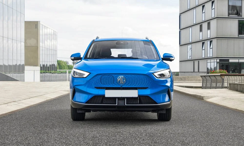 MG ZS EV (2024) — вид спереди, фото 2