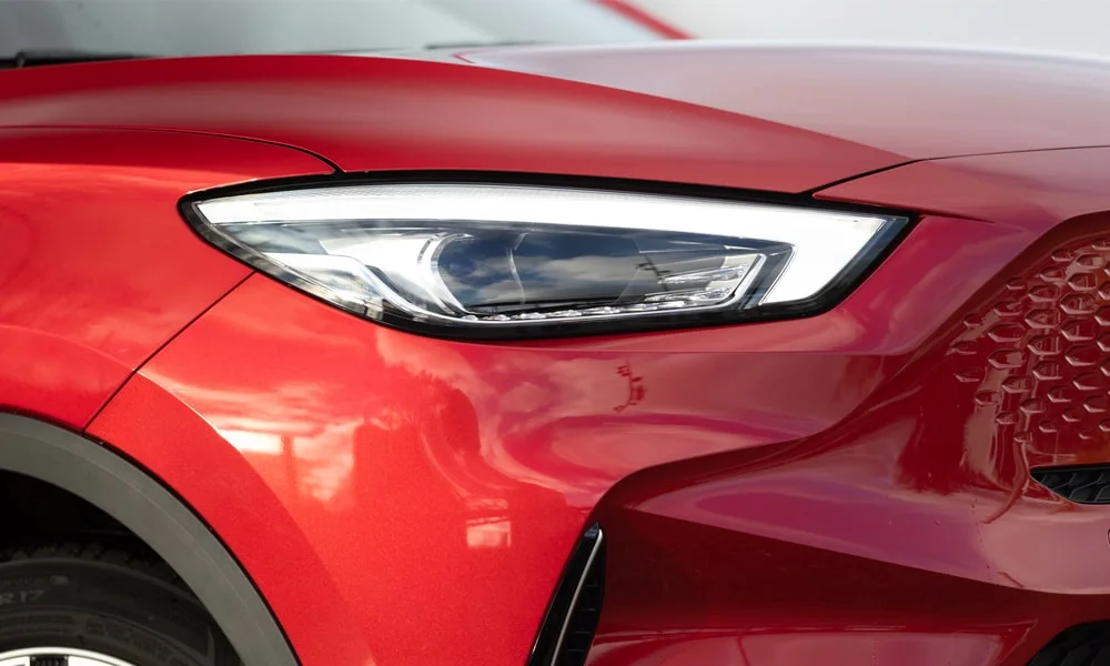 Фото MG ZS EV (2024) — передняя оптика. Начинка фары: модули ближнего и дальнего света, ходовые огни MG ZS EV (2024) — передняя оптика