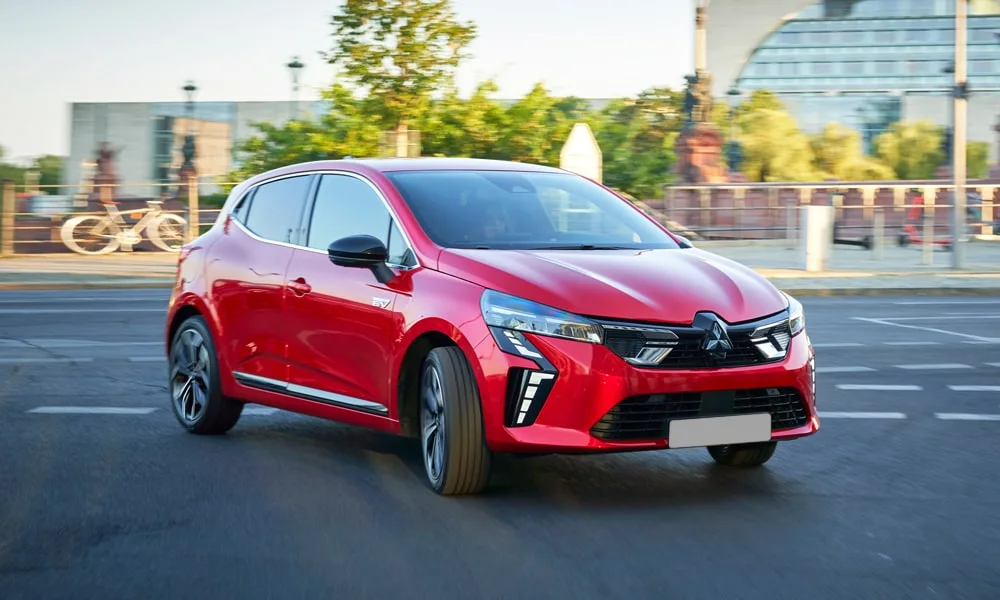 Фото Mitsubishi Colt — вид спереди, фото 8. Анфас: пропорции капота, посадка кузова и графика ходовых огней Mitsubishi Colt — вид спереди, фото 8