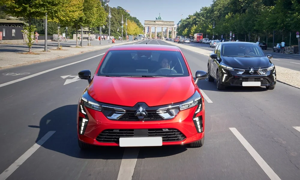Фото Mitsubishi Colt — вид спереди, фото 11. Оптика, решётка и бампер — первое впечатление о модели. Рисунок ходовых огней — подпись модели, по нему её узнают в потоке Mitsubishi Colt — вид спереди, фото 11