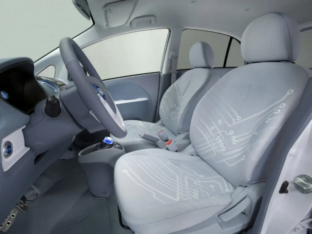 Mitsubishi i-MiEV 2009-2011: салон. Mitsubishi i-MiEV 2009-2011 — салон