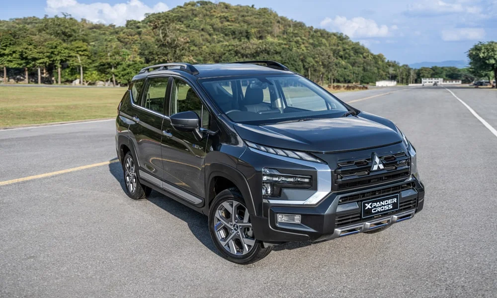 Фото Mitsubishi Xpander (2024) — вид спереди, фото 8. Оптика, решётка и бампер — первое впечатление о модели. Дневные ходовые огни включаются автоматически с запуском Mitsubishi Xpander (2024) — вид спереди, фото 8
