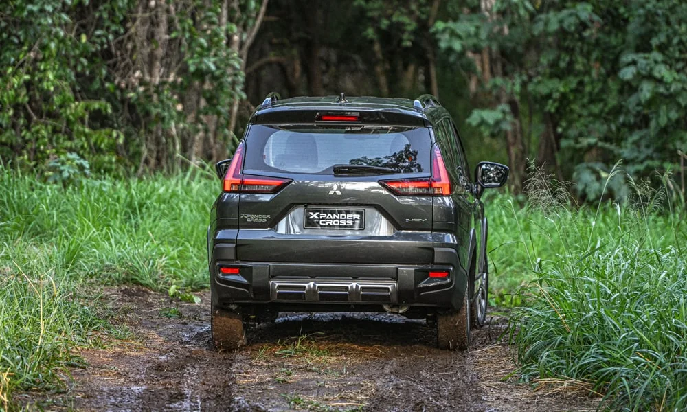 Фото Mitsubishi Xpander (2024) — вид сзади, фото 5. Графика фонарей, бампер и оформление пятой двери Mitsubishi Xpander (2024) — вид сзади, фото 5