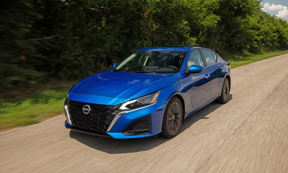 Фото Nissan Altima (2024) — вид спереди, фото 3. Оптика, решётка и бампер — первое впечатление о модели Nissan Altima (2024) — вид спереди, фото 3