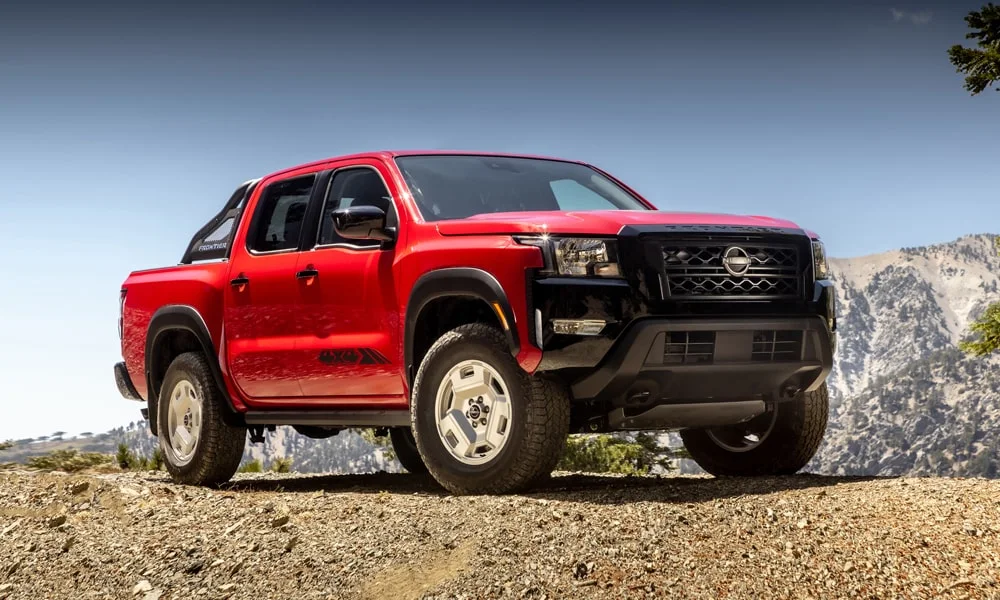 Фото Nissan Frontier (2024) — вид спереди, фото 7. Оптика, решётка и бампер — первое впечатление о модели. Дневные ходовые огни включаются автоматически с запуском Nissan Frontier (2024) — вид спереди, фото 7