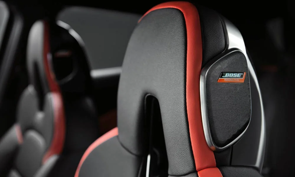Фото Nissan Juke (2024) — интерьер, фото 3. Общий план салона: архитектура панели, консоль и кресла Nissan Juke (2024) — интерьер, фото 3