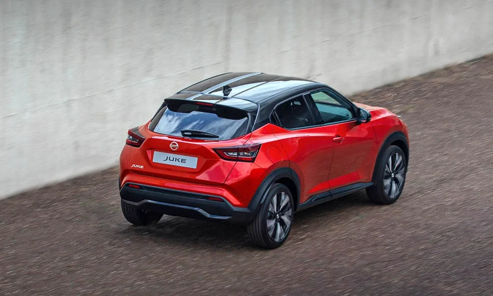 Фото Nissan Juke (2024) — вид сзади, фото 7. Графика фонарей, бампер и оформление пятой двери Nissan Juke (2024) — вид сзади, фото 7