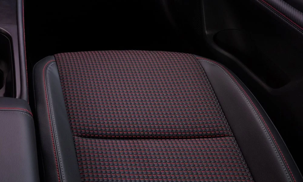 Фото Nissan Kicks (2024) — центральный подлокотник. Зона отдыха правой руки между креслами Nissan Kicks (2024) — центральный подлокотник