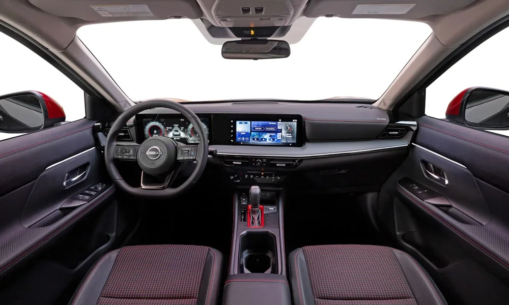 Фото Nissan Kicks (2024) — передняя панель. Компоновка экранов, дефлекторов и консоли Nissan Kicks (2024) — передняя панель