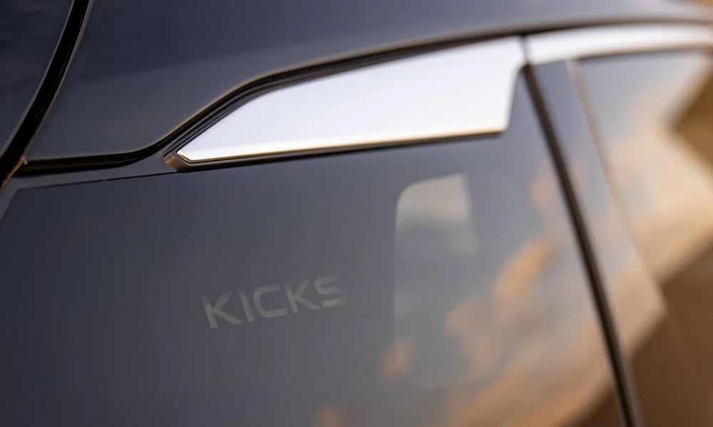 Фото Nissan Kicks (2024) — деталь кузова. Качество подгонки панелей и окраски крупным планом Nissan Kicks (2024) — деталь кузова