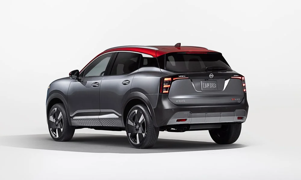 Фото Nissan Kicks (2024) — вид сзади, фото 5. Графика фонарей, бампер и оформление пятой двери. Светодиодная полоса или раздельные секции — задняя оптика стала главным украшением кормы Nissan Kicks (2024) — вид сзади, фото 5