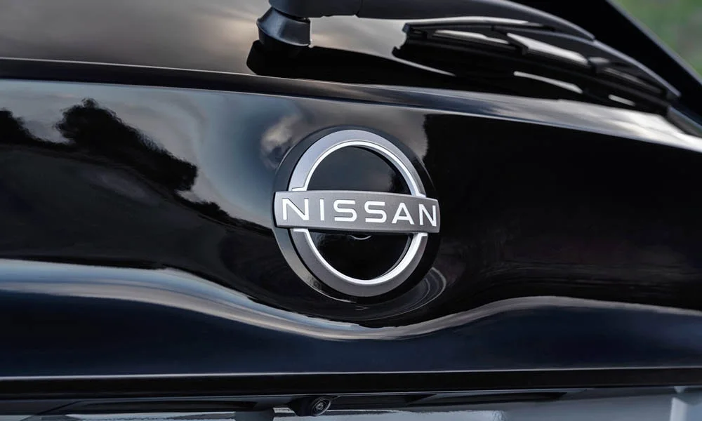 Фото Nissan Leaf — интерьер, фото 4. Общий план салона: архитектура панели, консоль и кресла Nissan Leaf — интерьер, фото 4