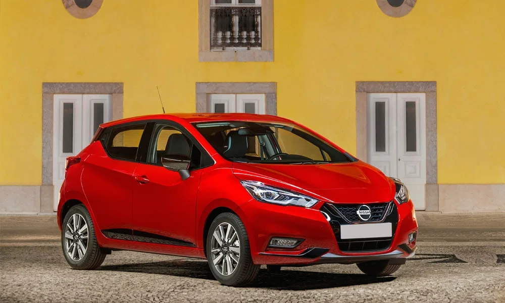 Фото Nissan Micra — вид спереди, фото 9. Анфас: пропорции капота, посадка кузова и графика ходовых огней Nissan Micra — вид спереди, фото 9