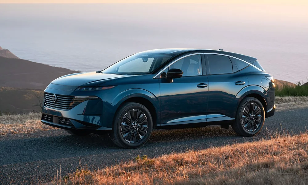 Фото Nissan Murano — вид спереди, фото 9. Передок в синем исполнении — крупная светотехника и выразительный бампер. Дневные ходовые огни включаются автоматически с запуском Nissan Murano — вид спереди, фото 9