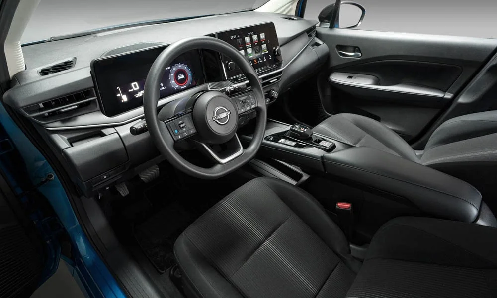 Фото Nissan Note — руль. Обшивка обода и компоновка спиц крупным планом Nissan Note — руль