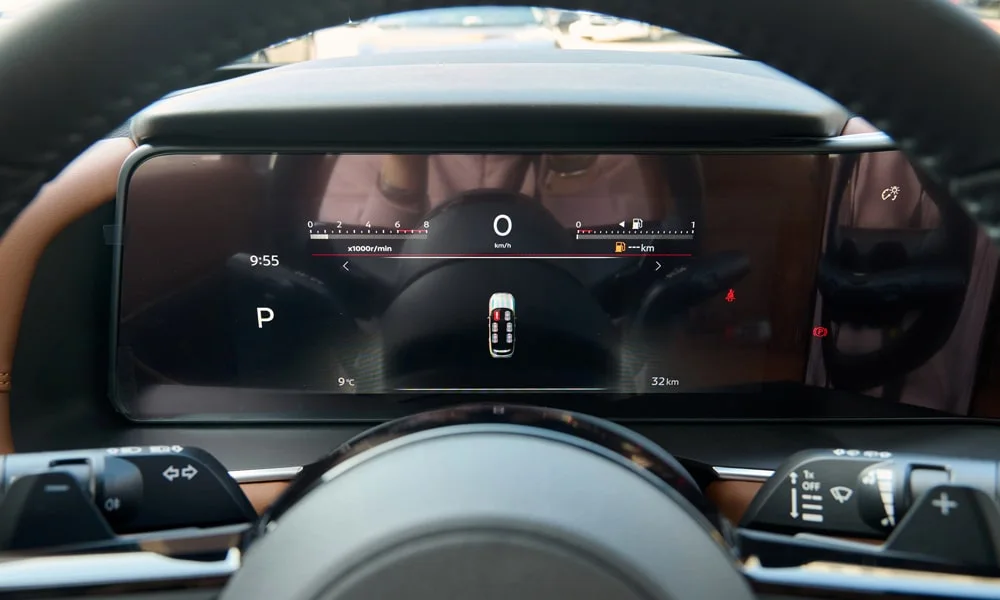Фото Nissan Pathfinder (2022) — экран мультимедиа. Сдвоенный экран во всю ширину передней панели. Быстрота отклика интерфейса важнее диагонали — оцените её на тест-драйве Nissan Pathfinder (2022) — экран мультимедиа