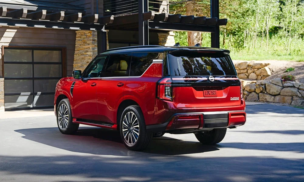 Фото Nissan Patrol (2024) — вид сзади, фото 7. Графика фонарей, бампер и оформление пятой двери Nissan Patrol (2024) — вид сзади, фото 7