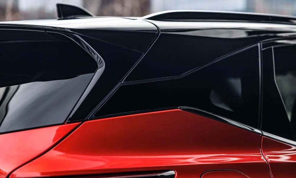 Фото Nissan Qashqai (2024) — крыша, фото 2. Линия крыши и панорамное остекление с высоты Nissan Qashqai (2024) — крыша, фото 2