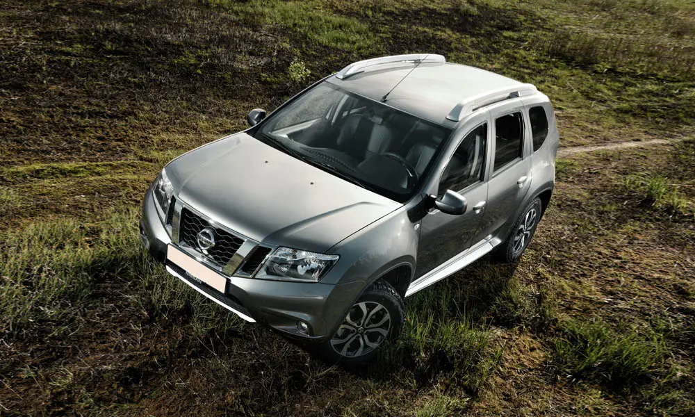 Фото Nissan Terrano — вид спереди, фото 13. Оптика, решётка и бампер — первое впечатление о модели. Рисунок ходовых огней — подпись модели, по нему её узнают в потоке Nissan Terrano — вид спереди, фото 13