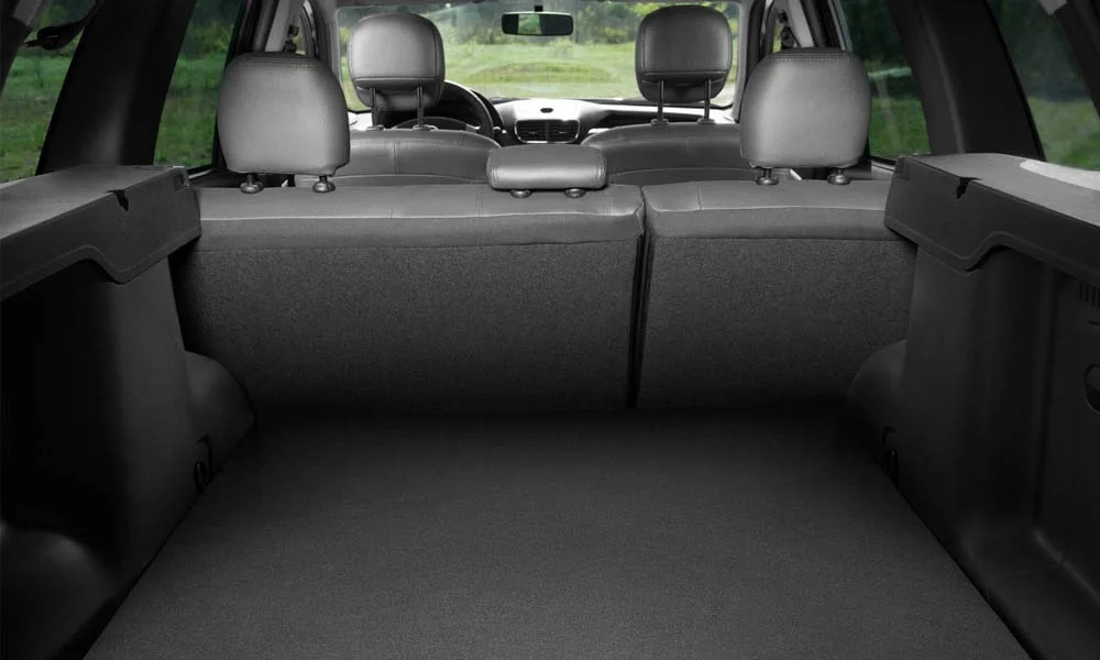 Фото Nissan Terrano — багажник. Форма проёма, ровный пол и организация пространства Nissan Terrano — багажник