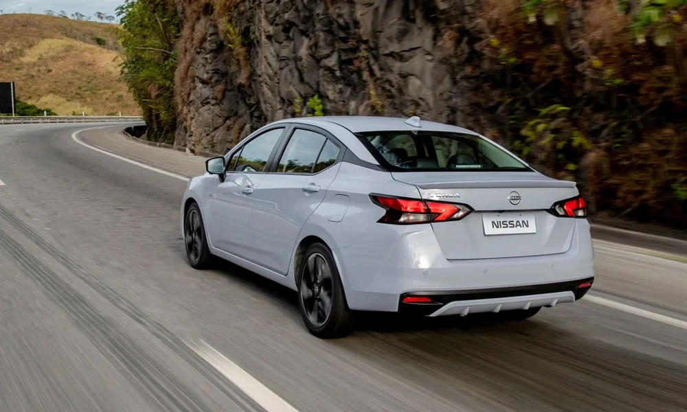 Фото Nissan Versa (2024) — вид сзади, фото 5. Графика фонарей, бампер и оформление пятой двери Nissan Versa (2024) — вид сзади, фото 5