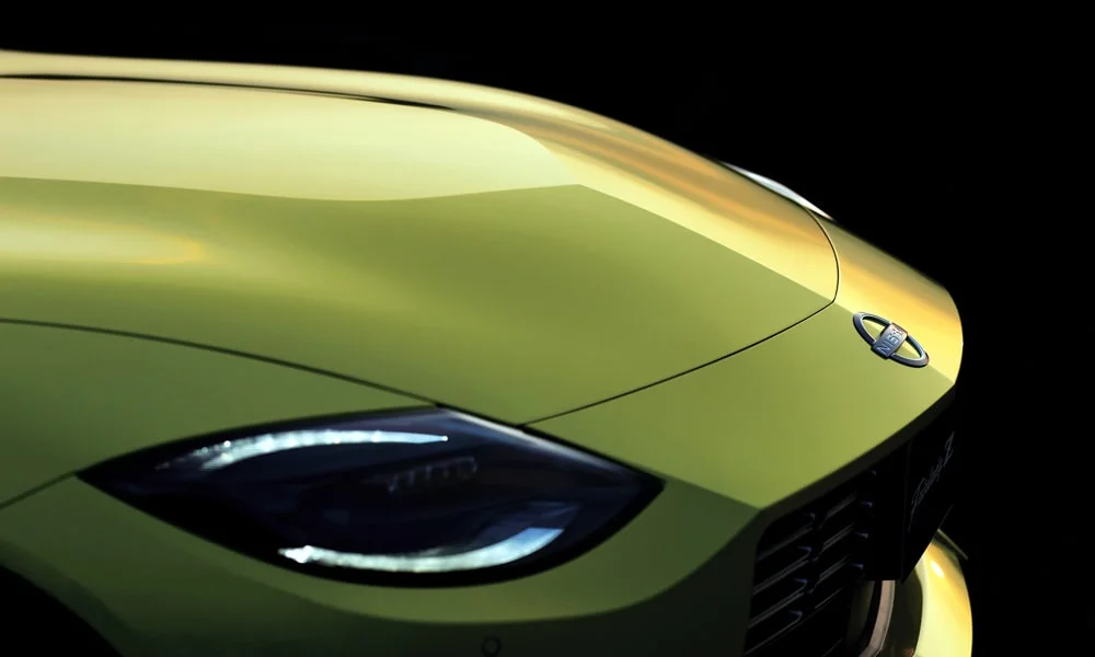 Фото Nissan Z (2024) — вид спереди, фото 6. Оптика, решётка и бампер — первое впечатление о модели. Дневные ходовые огни включаются автоматически с запуском Nissan Z (2024) — вид спереди, фото 6