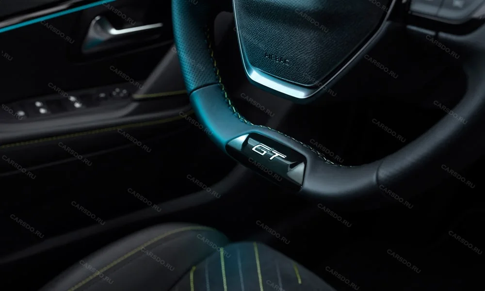 Фото Peugeot 208 — руль. Обшивка обода и компоновка спиц крупным планом Peugeot 208 — руль