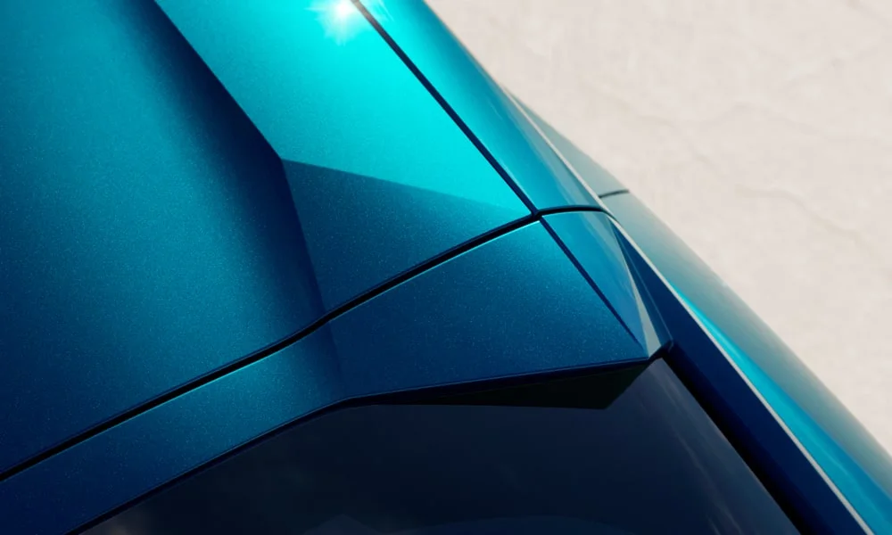 Фото Peugeot 408 (2024) — крыша, фото 3. Крыша сверху: остекление, рейлинги и антенна-плавник Peugeot 408 (2024) — крыша, фото 3