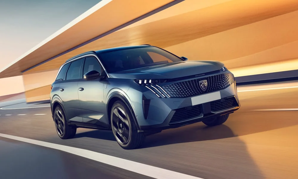 Фото Peugeot 5008 (2024) — вид спереди, фото 5. Оптика, решётка и бампер — первое впечатление о модели Peugeot 5008 (2024) — вид спереди, фото 5