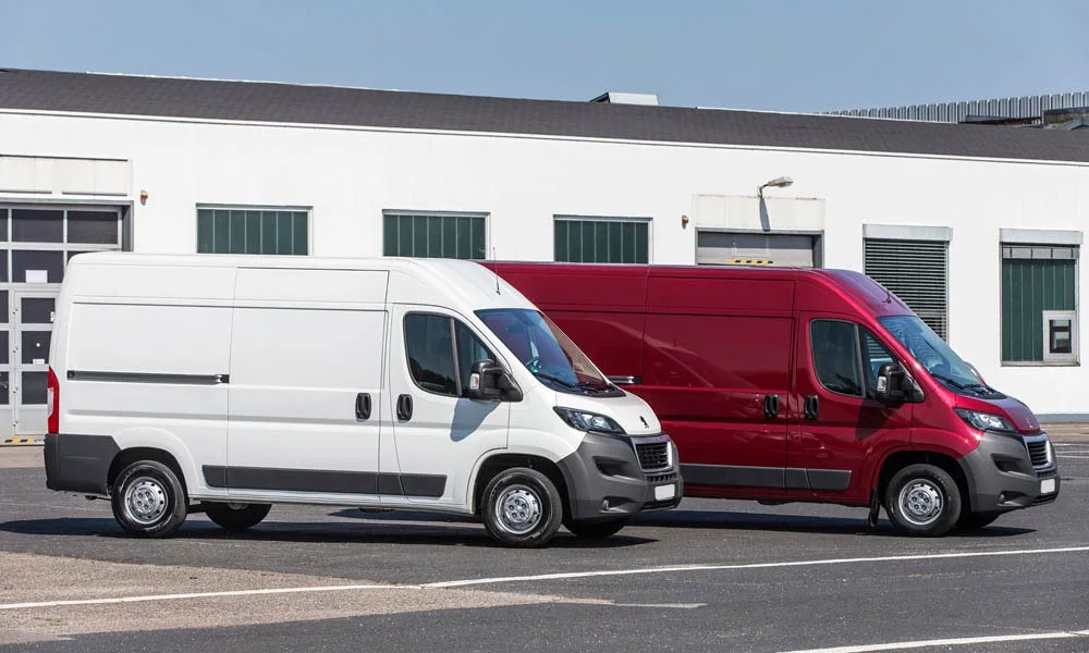 Фото Peugeot Boxer — вид сбоку, фото 5. Профиль кузова: колёсная база, свесы и линия остекления Peugeot Boxer — вид сбоку, фото 5