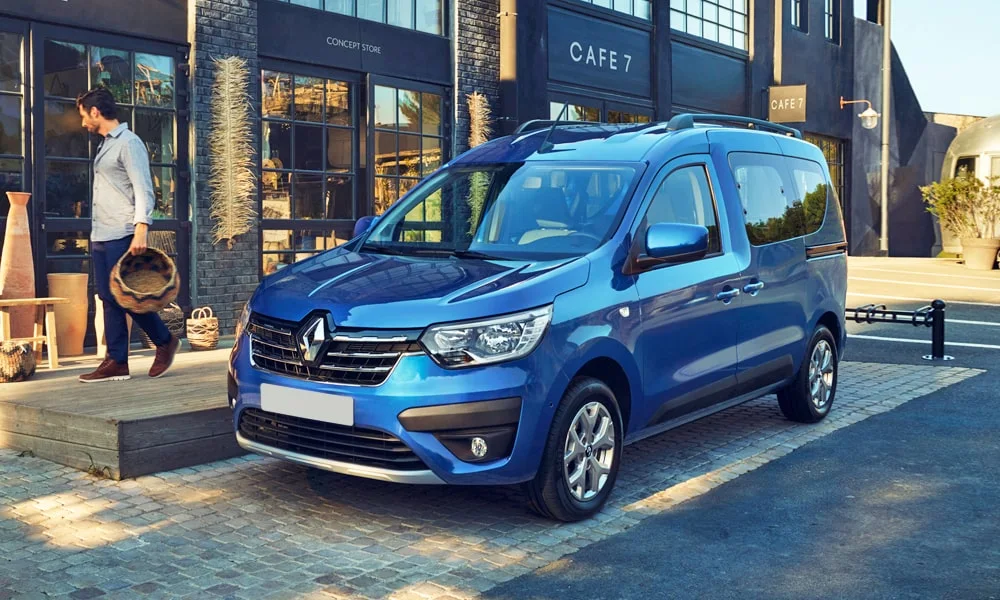 Фото Renault Dokker — вид спереди, фото 3. Синий кузов, строгая симметрия оптики — базовый ракурс знакомства с дизайном Renault Dokker — вид спереди, фото 3